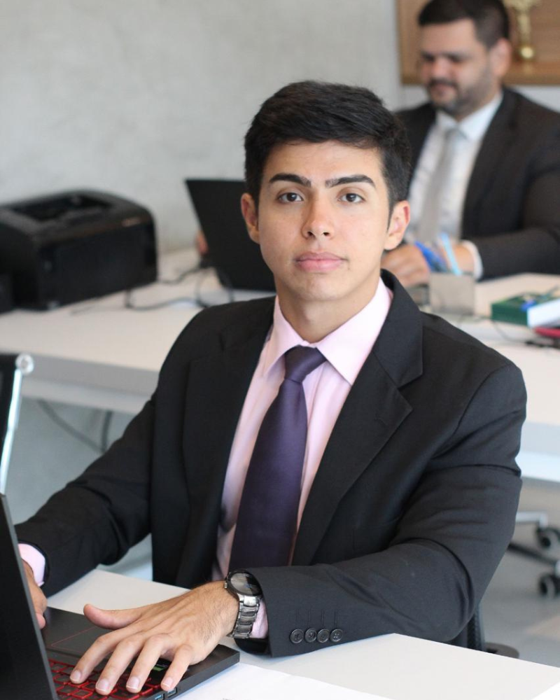 Dr. Rafael Moreira CCO – Chief Compliance Officer – Controle de governança e boas práticas corporativas – Advogado, OAB/MA 15.669 – 8 anos de experiência